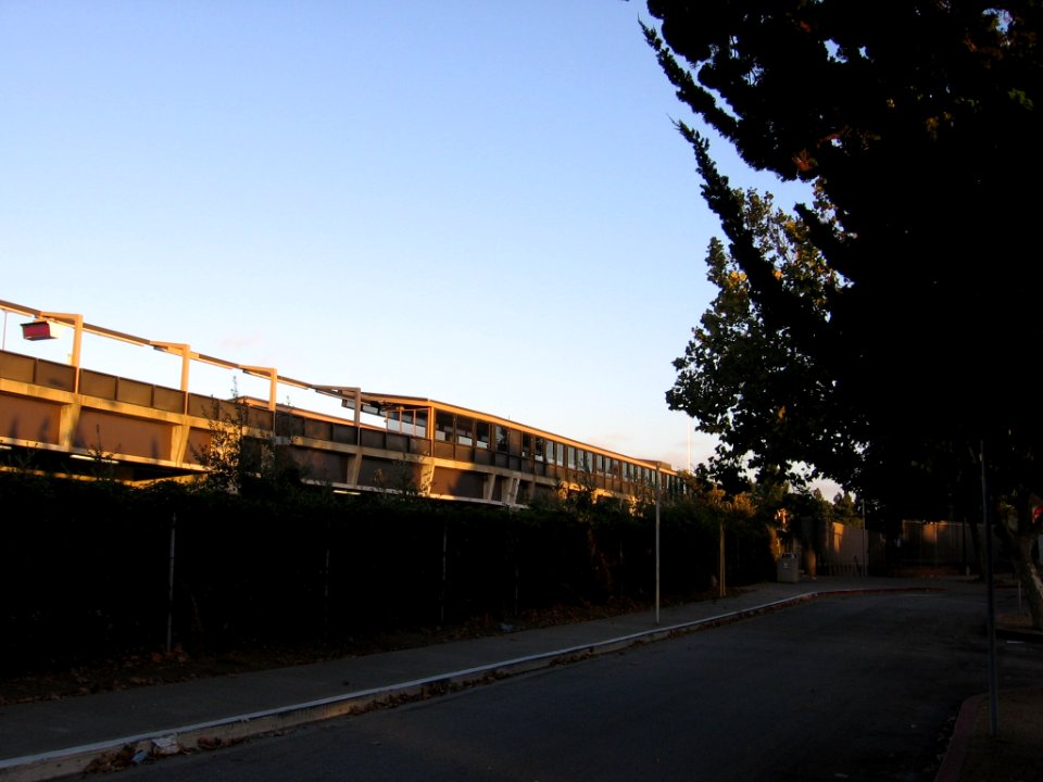 Hayward Bart station 2564 01