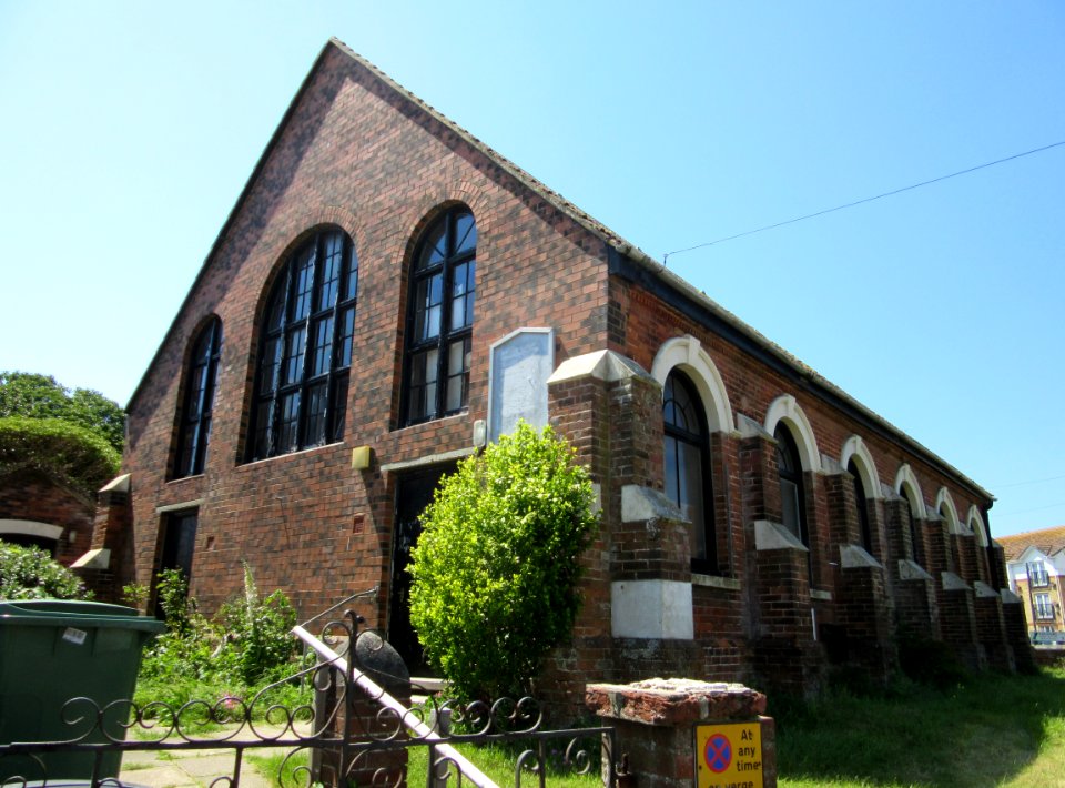 Hastleon Hall (former Congregational and United Reformed Church), Bexhill Road, Bulverhythe, Hastings (June 2015) (3)