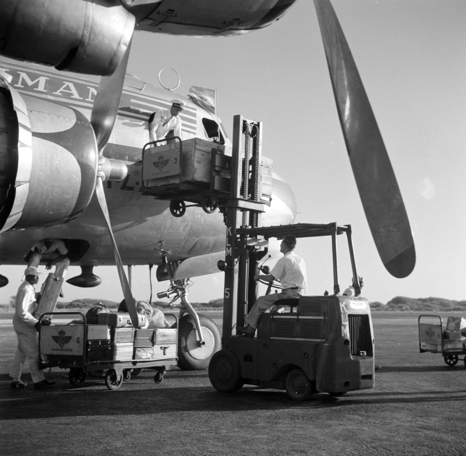 Het vliegtuig Rotterdam op vliegveld Hato op Curaçao, Bestanddeelnr 252-7687