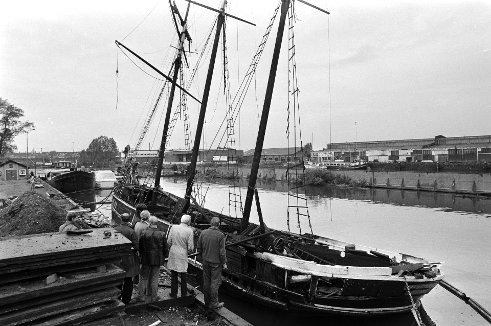 Het uitgebrande schip, Bestanddeelnr 930-4890