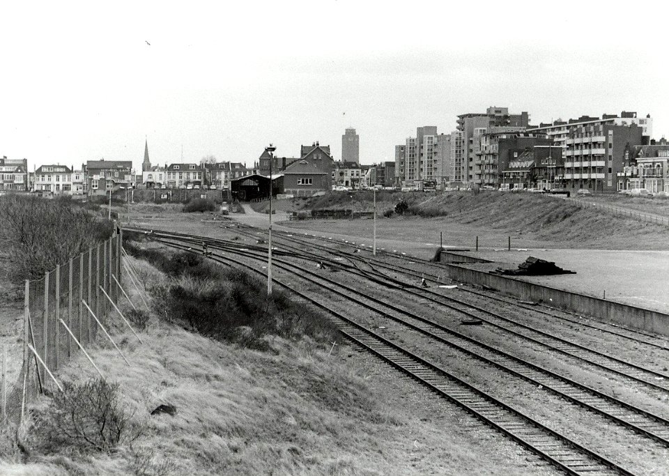 Het voormalig goederenemplacement van de NS, waar vroeger de VAM-wagons tijdelijk werden geparkeerd. Dit stukje Zandvoort wordt over enkele jaren volgebouwd met woningen. Aangekocht van Unit, NL-HlmNHA 54036522