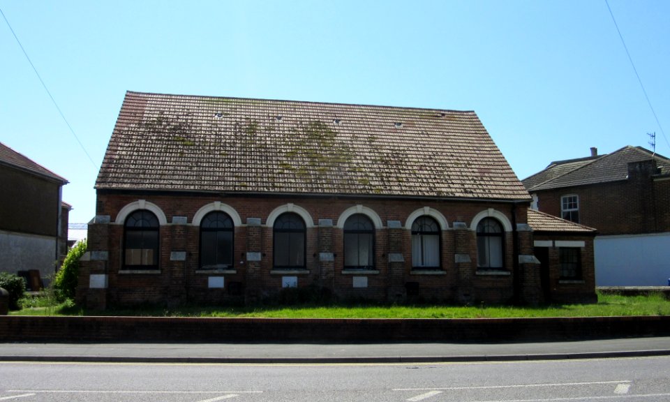 Hastleon Hall (former Congregational and United Reformed Church), Bexhill Road, Bulverhythe, Hastings (June 2015) (7)