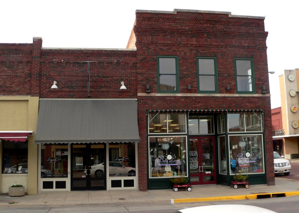 Hays KS, 1011-1013 Main St 1