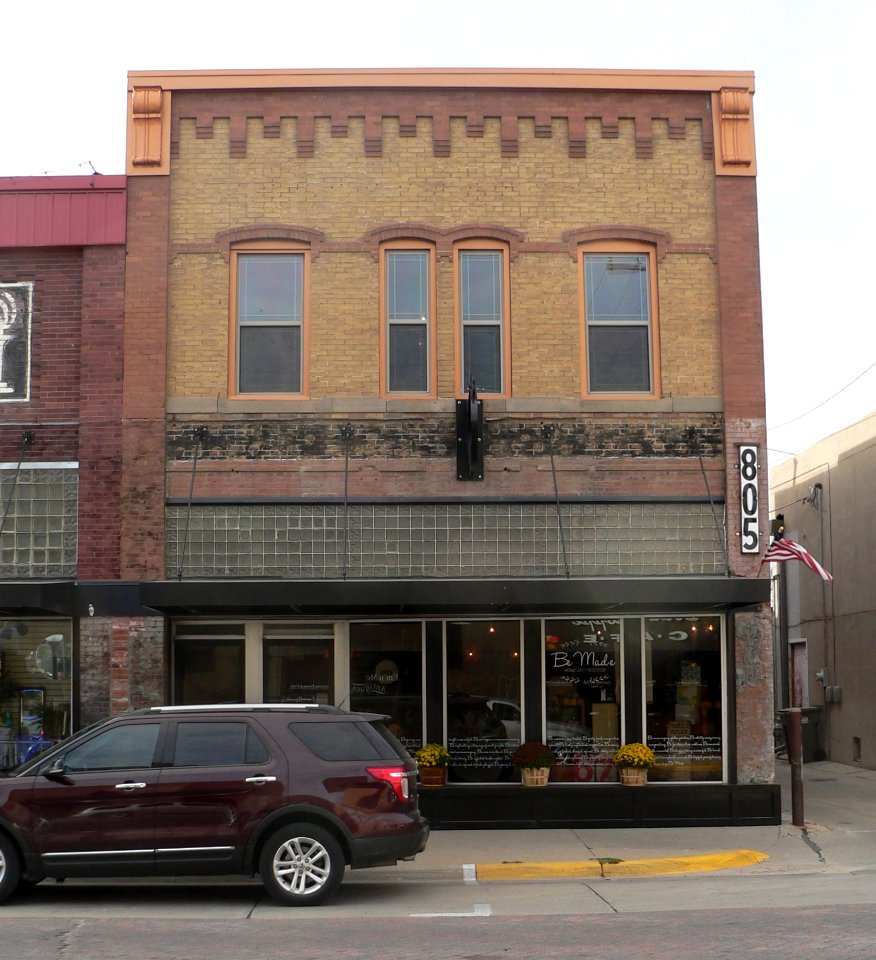Hays KS, 805 Main St 1