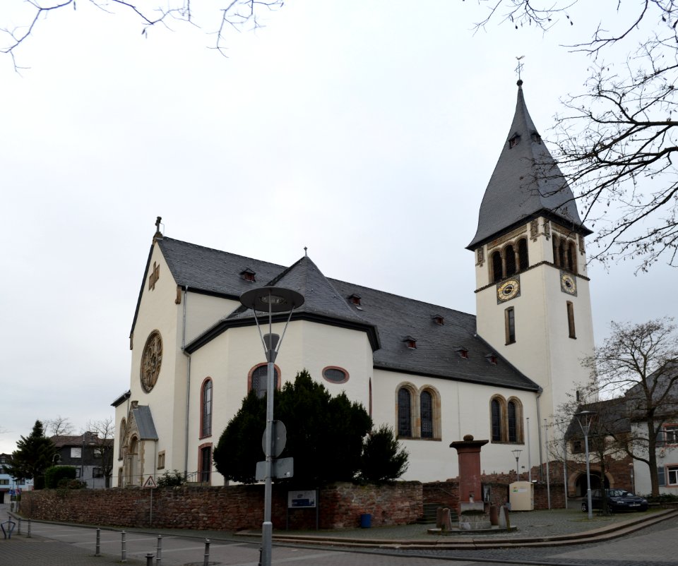 Hattersheim, Kirche