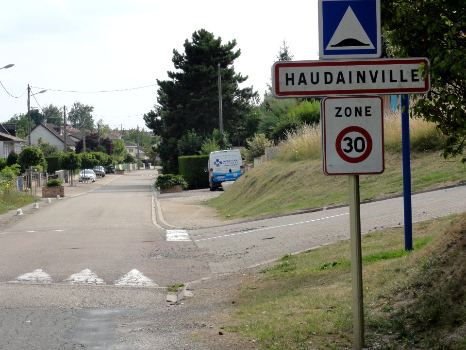 Haudainville (Meuse) city limit sign