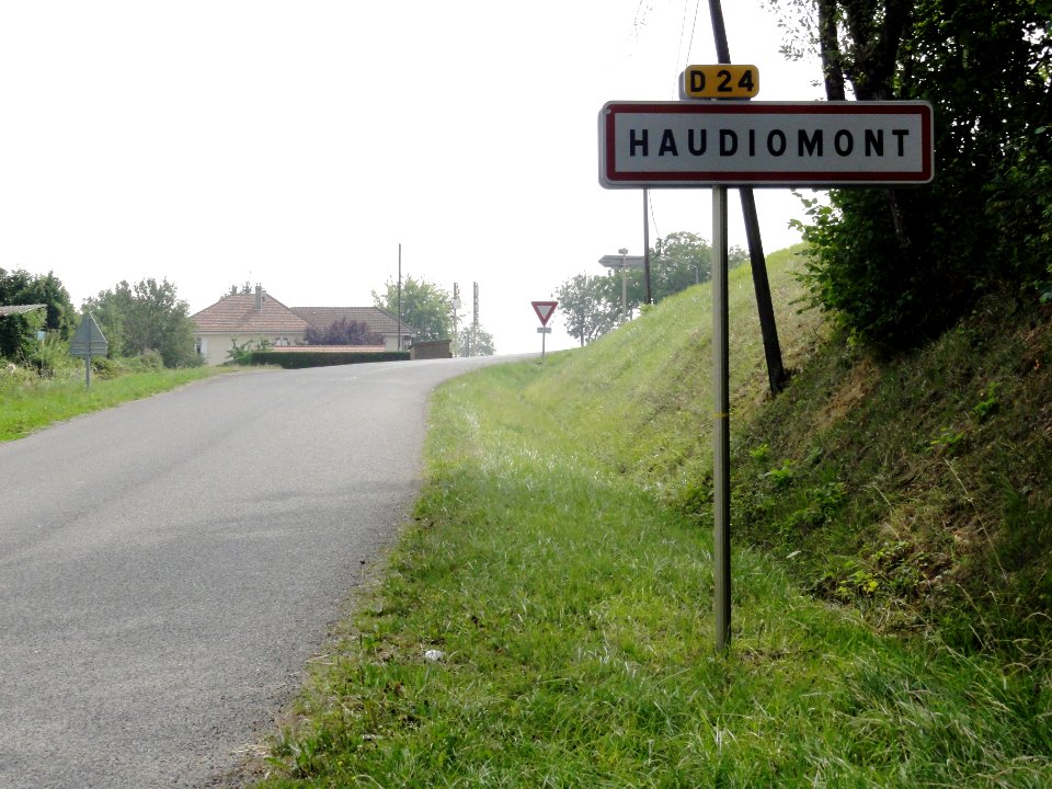 Haudiomont (Meuse) city limit sign