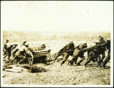 Hauling out a captured German Gun. Near Wytschaete, Bestanddeelnr 158-2814