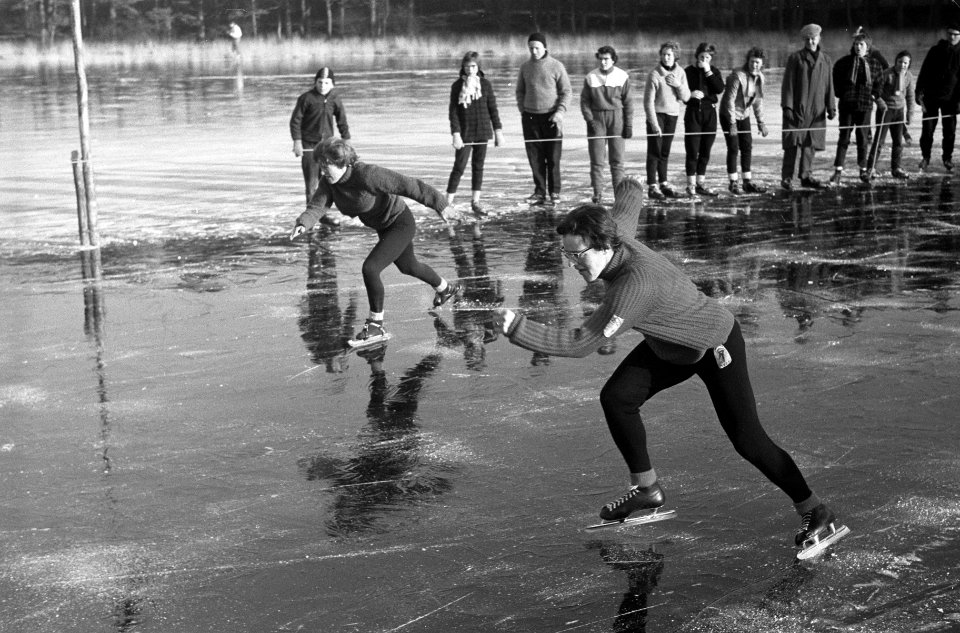 Hardrijderijen voor vrouwen in Beetsterzwaag Atje Deelstra en Hennie Mulder, Bestanddeelnr 913-3039
