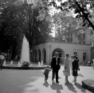 Hauptbrunnen bij het parkhaus in het Kurpark van Bad Mergentheim, Bestanddeelnr 254-4564