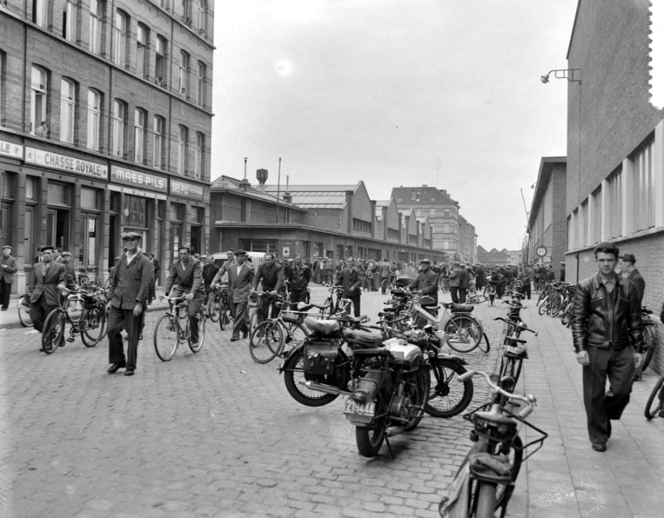 Havenstaking Antwerpen, stakers bij Kemperse dok, Bestanddeelnr 907-2111