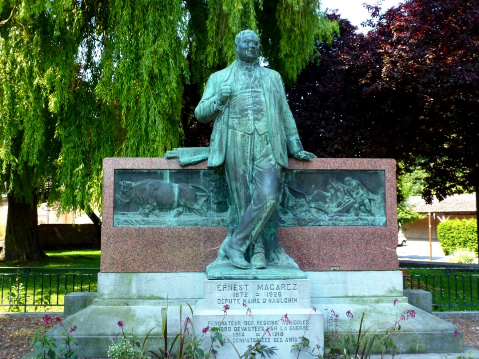 Haulchin (Nord, Fr) statue monument Ernest Macarez
