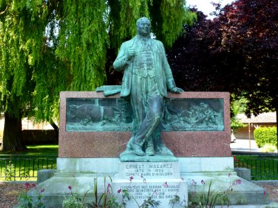 Haulchin (Nord, Fr) statue monument Ernest Macarez