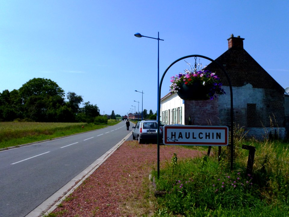 Haulchin (nord, Fr) city limit sign