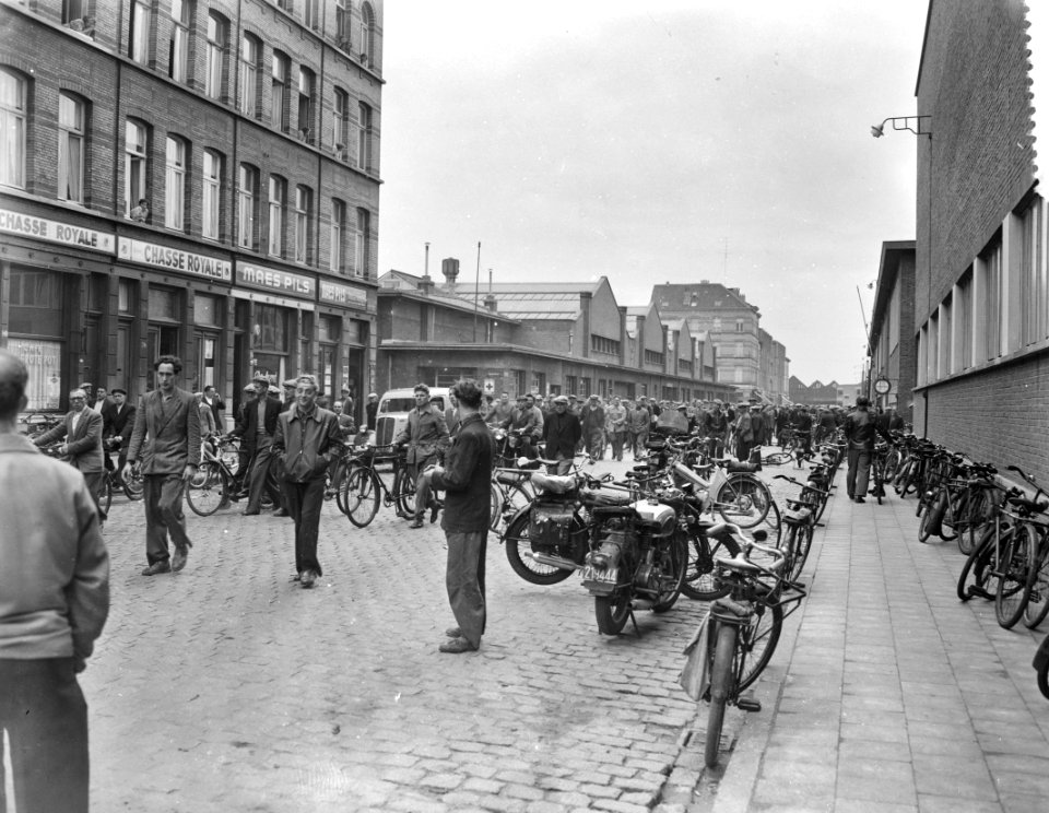 Havenstaking Antwerpen, stakers bij Kemperse dok, Bestanddeelnr 907-2110