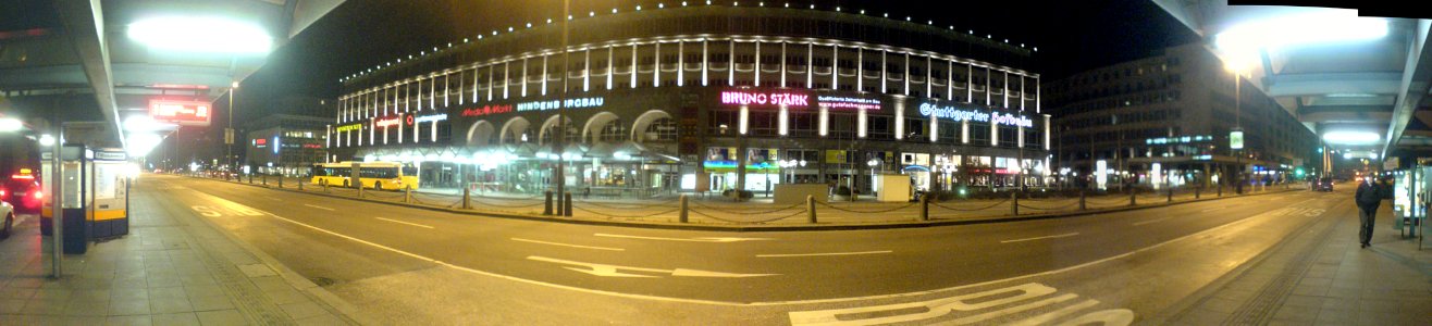 Hauptbahnhof Stuttgart Bushaltestelle 8 2 2008 (242311275)