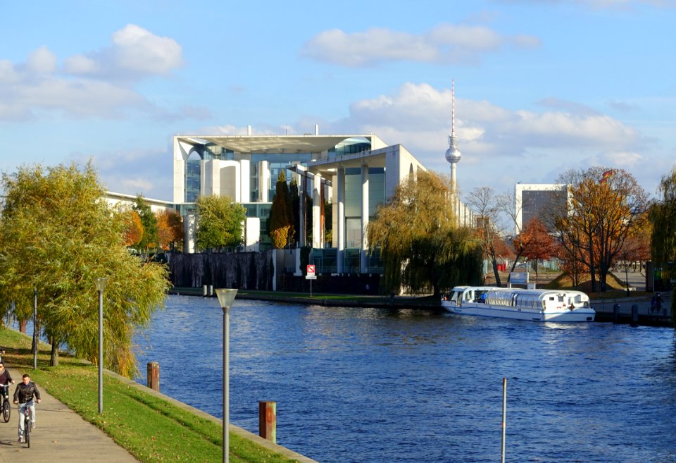 Haus der Kulturen der Welt from the Magnus-Hirschfeld-Ufer - Berlin, Germany - DSC09568