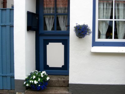 Haus in Holm, blaue Tür