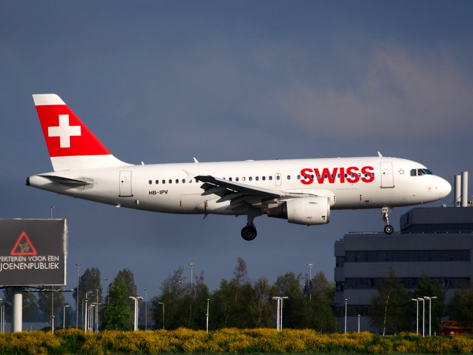 HB-IPV landing at Schiphol (AMS - EHAM), The Netherlands, pic2