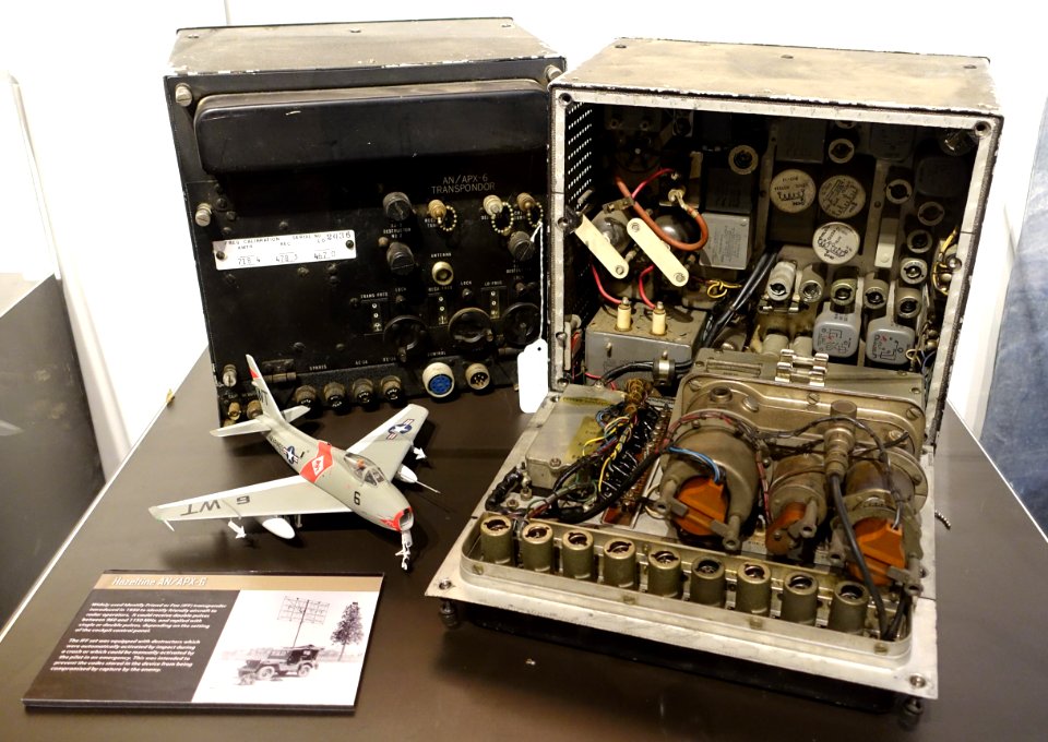 Hazeltine AN-APX-6 Identify Friend or Foe (IFF) transponder, introduced 1950 - National Electronics Museum - DSC00301