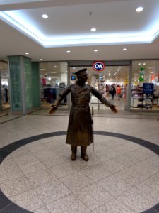 Hauptmannfigur im Forum Koepenick