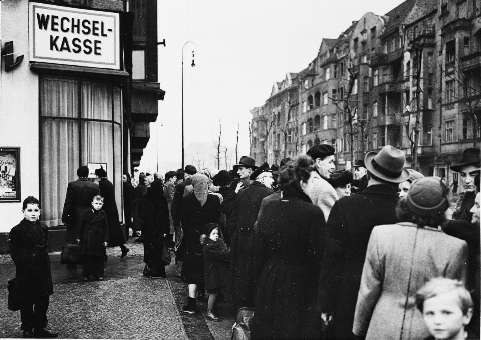 Hause op geldwisselkantoren in West-Berlijn, Bestanddeelnr 904-9230