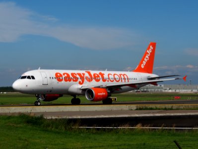 HB-JZR Airbus A320-214 easyJet Switzerland taxiing at Schiphol (AMS - EHAM), The Netherlands, 18may2014, pic-1