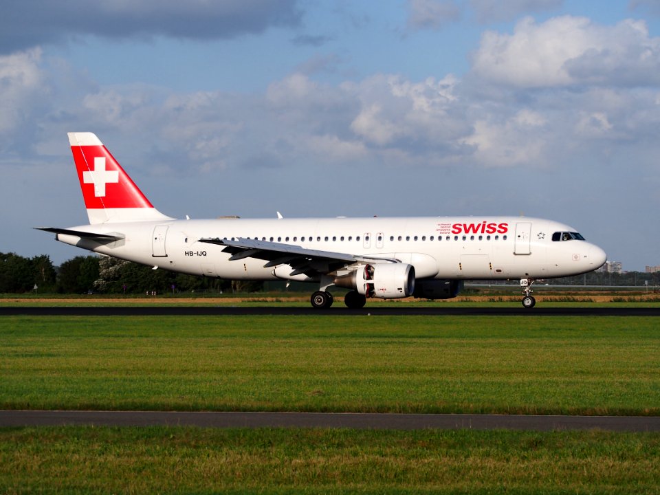 HB-IJQ Swiss Airbus A320-214 - cn 701 , 11Aug2014, landing at Schiphol (AMS - EHAM), The Netherlands, pic2