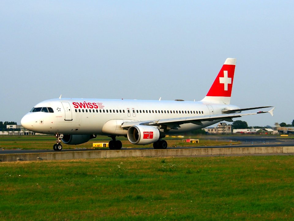 HB-IJN Named Crans Montana taxiing 22july2013