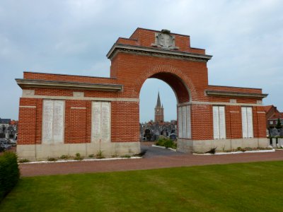 Hazebrouck (Nord, Fr) cimetière communal, monument des morts français 02