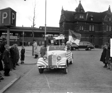 HDVS tegen Blauw-Wit 2-2, supporter in auto, Bestanddeelnr 903-8630