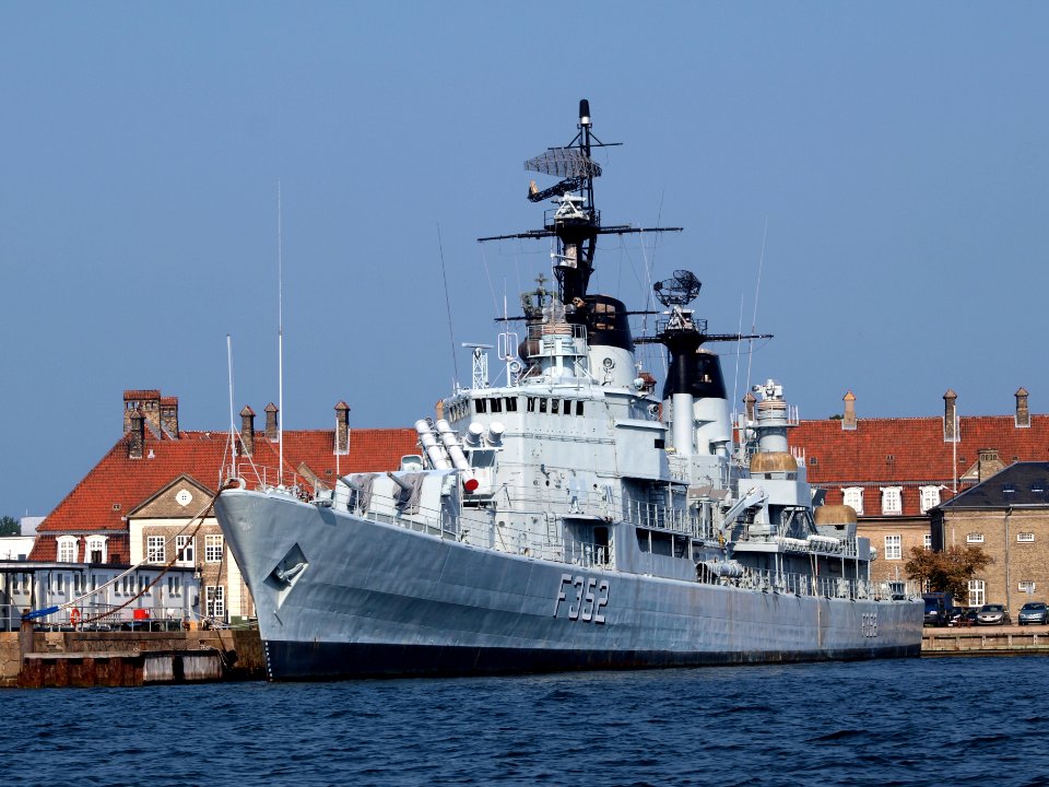HDMS Peder Skram (F352) pic3