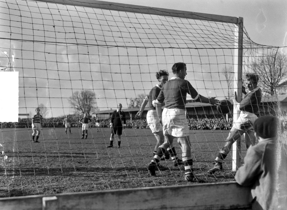 HDVS tegen Blauw-Wit 2-2, Blauw-Wit maakt 2-2 gelijk, Bestanddeelnr 903-8631