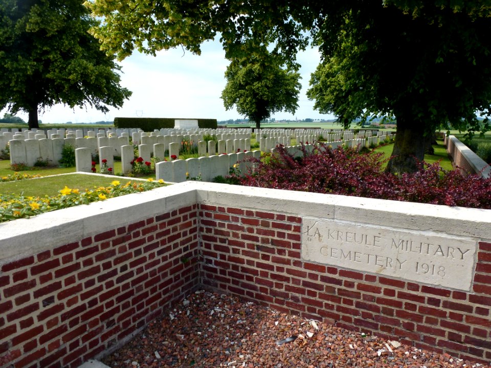Hazebrouck (Nord, Fr) La Kreule Military Cemetery 01