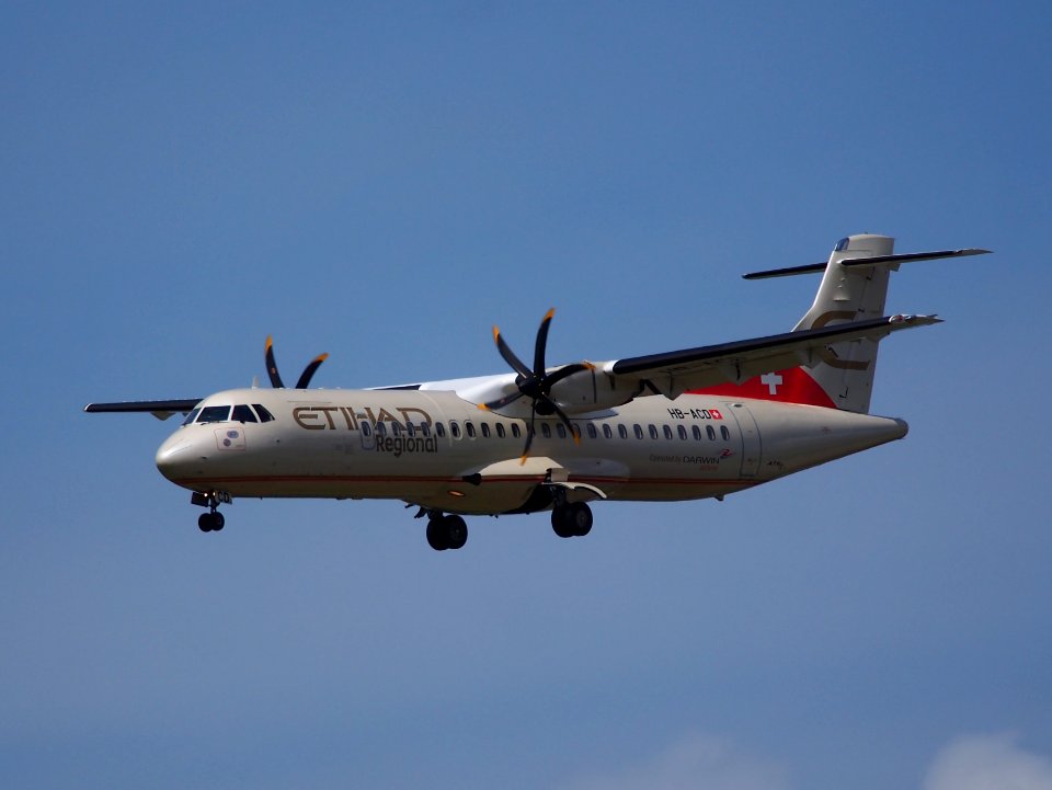 HB-ACD Etihad Regional ATR 72-500 (72-212A) - cn 668, 12Aug2014, landing at Schiphol (AMS - EHAM), The Netherlands, pic1