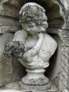 Haussonville (M-et-M) statuette funéraire mère et enfant