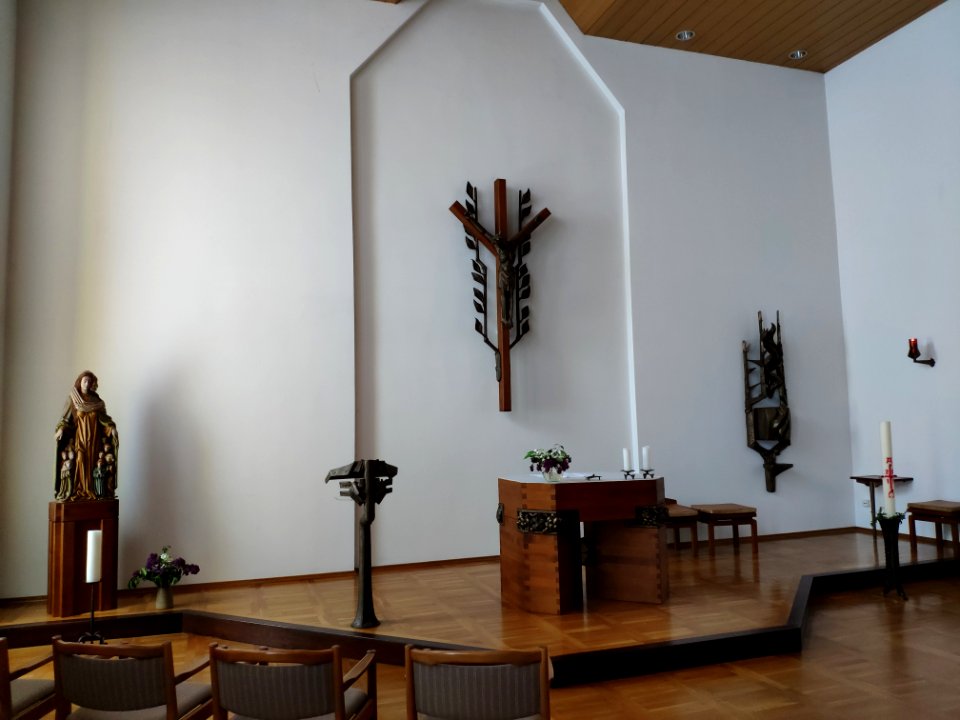 Hauskapelle im katholischen Alten- und Pflegeheim Sr. Elisabeth Rivet in Neubrandenburg, Altarraum