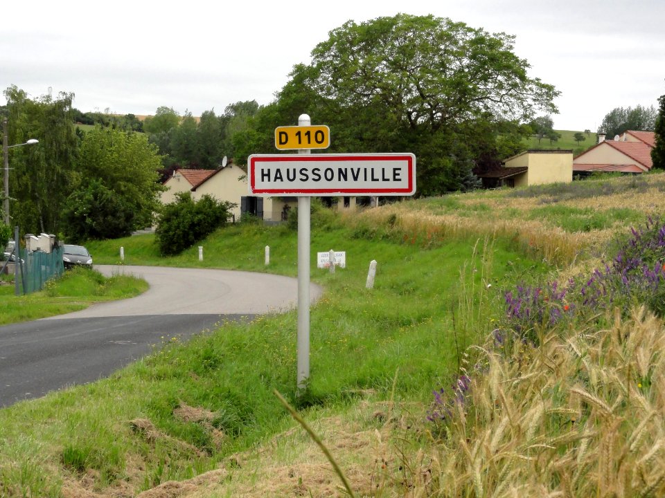 Haussonville (M-et-M) city limit sign