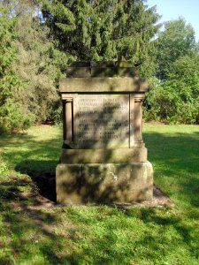Haustenbeck - Ehrenmal hinten