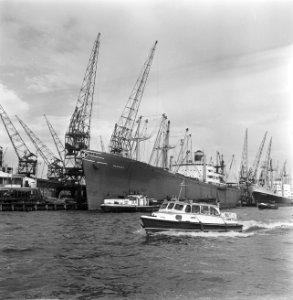Havengezichten Rotterdam, schepen op de Maas, Bestanddeelnr 918-1740