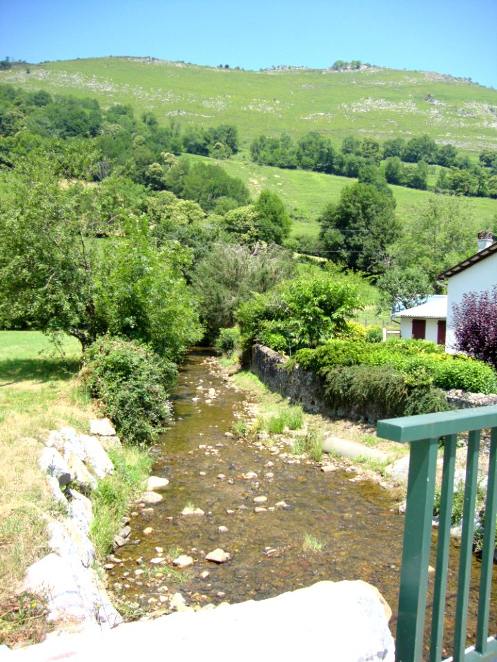 Haux (Pyr-Atl, Fr) Paysage avec ruisseau d'Appaniche