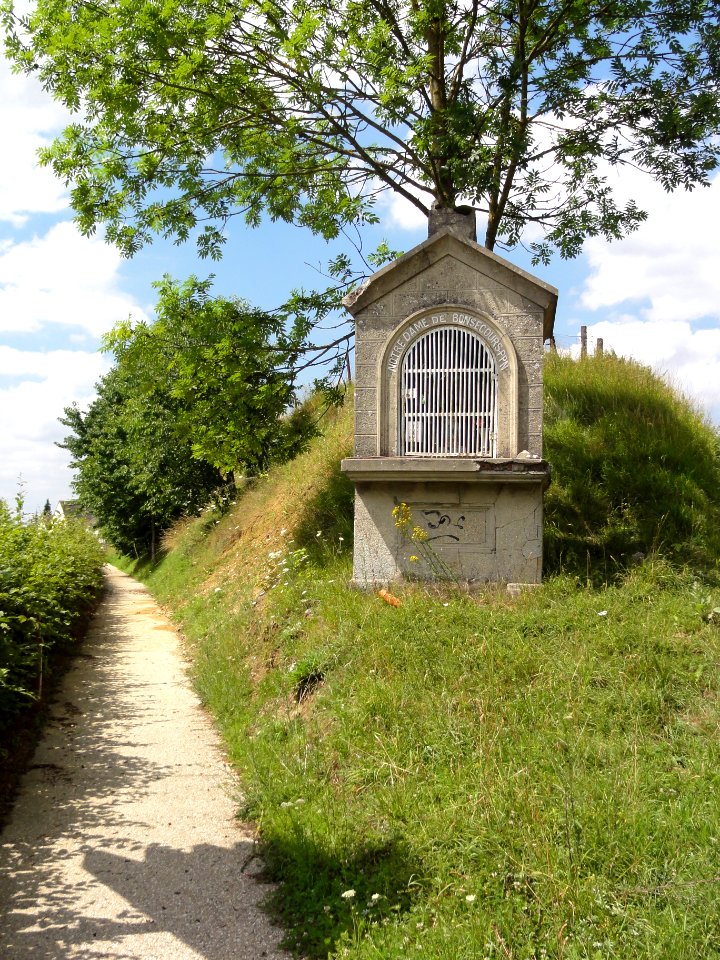 Haussy (Nord, Fr) chapelle N.D. de Bon Secours