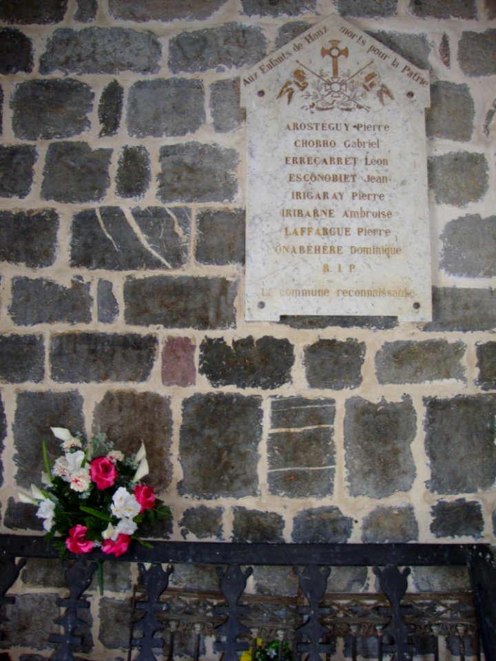 Haux (Pyr-Atl, Fr) monument aux morts