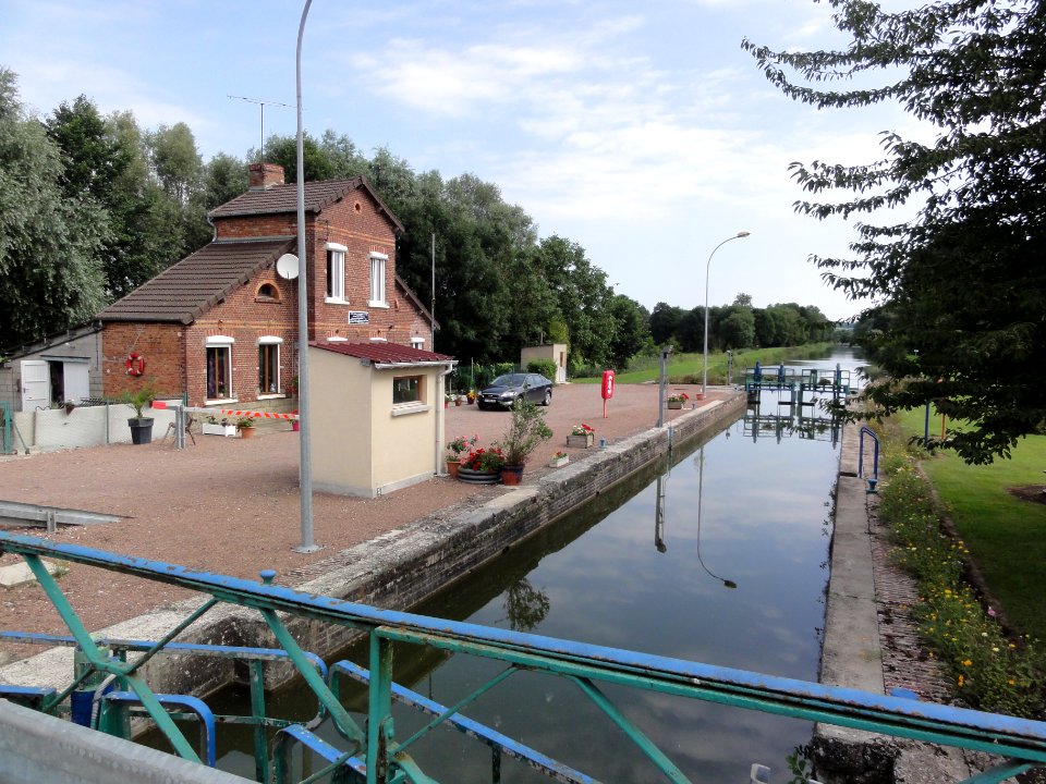 Hauteville (Aisne) canal de la Sambre à l'Oise, écluse 23