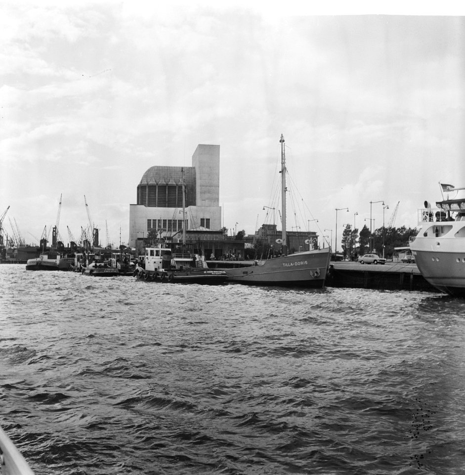 Havengezichten Rotterdam, Parkkade met Ventilatiegeb. Maastunnel, Bestanddeelnr 918-1747