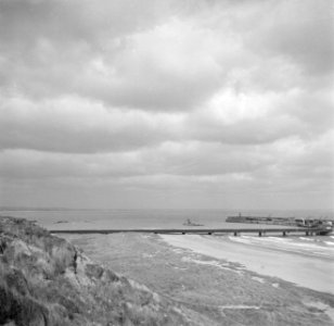 Havenpier in Rosslare met links een baggermolen, Bestanddeelnr 191-0908