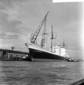Havengezichten Rotterdam, schepen op de Maas, Bestanddeelnr 918-1741