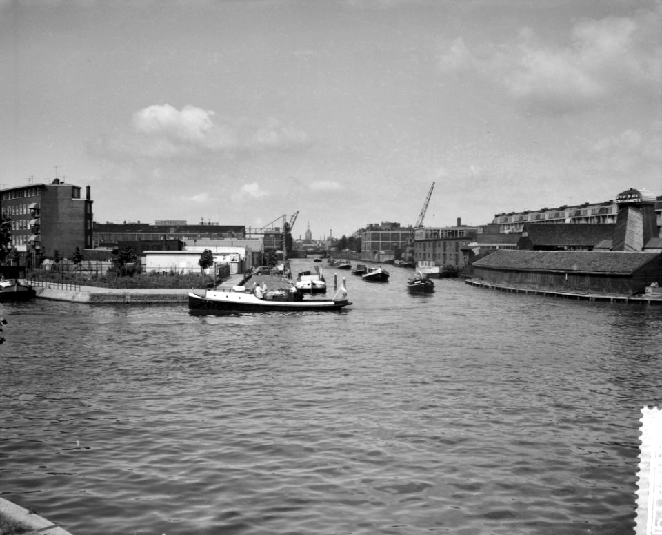 Havenrallye 1959 door haven en grachten van Amsterdam de boten in de haven, Bestanddeelnr 910-4419