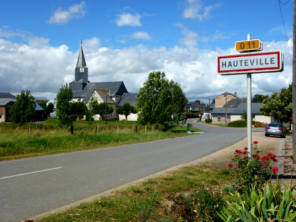 Hauteville (Ardennes) city limit sign