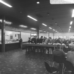 Haven van Rotterdam moderne kantine voor havenarbeiders, Bestanddeelnr 922-0827